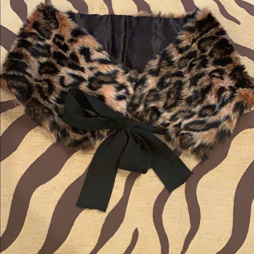 Juicy Couture faux leopard print stole/wrap w tie